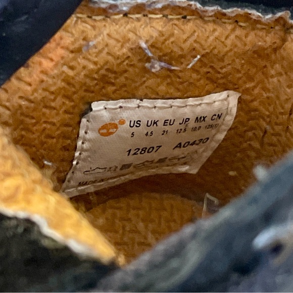 Timberland 6 inch All Black winter boots size 5 ⚫️⚫️ with 📦 - Picture 6 of 7